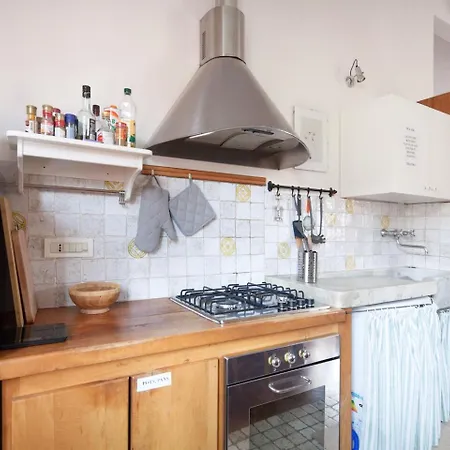 Cinque Terre House With Breakfast And Optional Access To Pool, Jacuzzi & Sauna