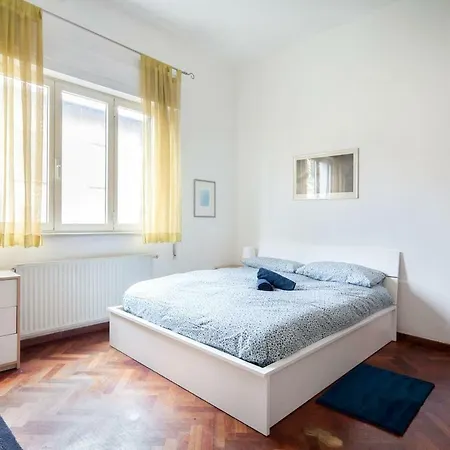 Apartment Cinque Terre House With Breakfast And Optional Access To Pool, Jacuzzi & Sauna Sarzana