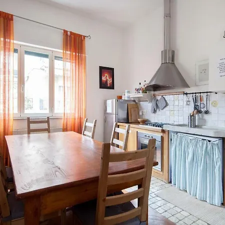 Apartment Cinque Terre House With Breakfast And Optional Access To Pool, Jacuzzi & Sauna Sarzana